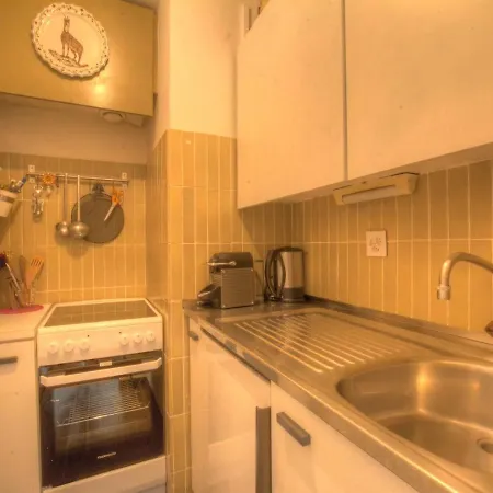 Antares 403 Au Centre A *